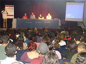 2-Primeira-mesa-tematica-da-IV-Mostra-debate-os-impasses-na-clinica_02-300x225.jpg